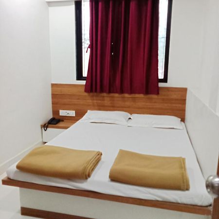Hotel Shreejay Mahād Exterior photo
